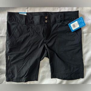 Columbia women’s Black Flat Front Shorts